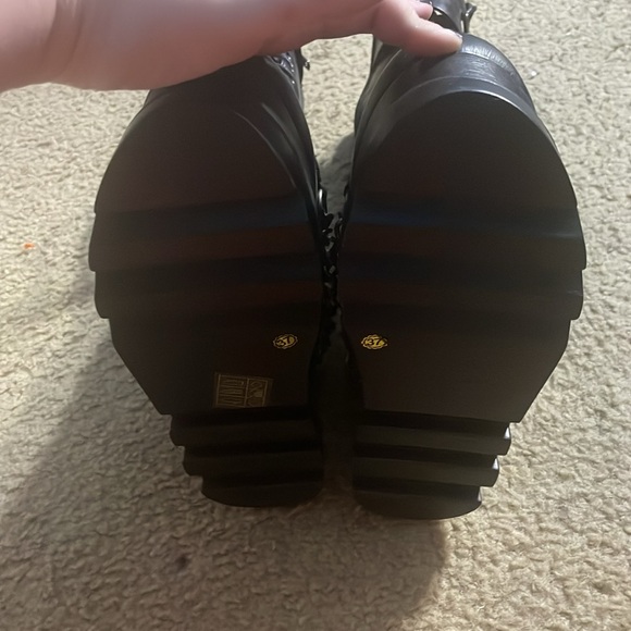 SHE'S DANGEROUS CHUNKY PLATFORM ANKLE BOOTS - Picture 3 of 3